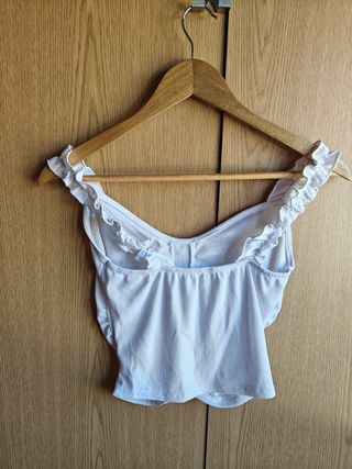 Top branco com botões