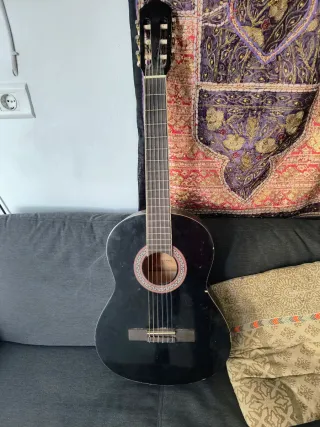 Guitarra Navarra Mediana Negra