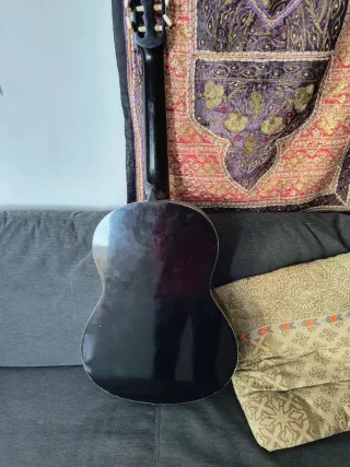 Guitarra Navarra Mediana Negra