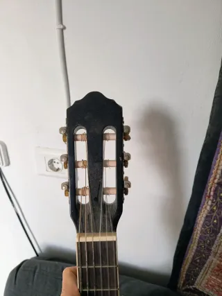 Guitarra Navarra Mediana Negra