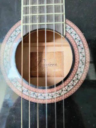 Guitarra Navarra Mediana Negra
