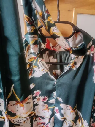 Blusa anudada al cuello estampada