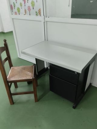 Estantería modular de madera,sillas,mesa...