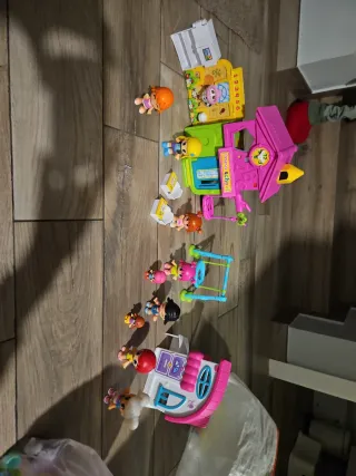 Colegio Pinipon con figuras