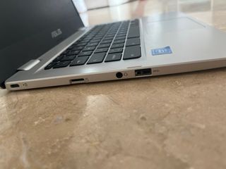 Ordenador portátil ASUS Chrome plateado