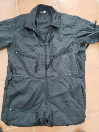 Mono de trabajo negro