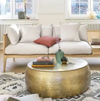 Mesa de centro dorada de la maison dumonde