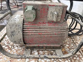 Vibrador hormigón trifásico con su aguja