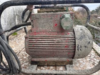 Vibrador hormigón trifásico con su aguja