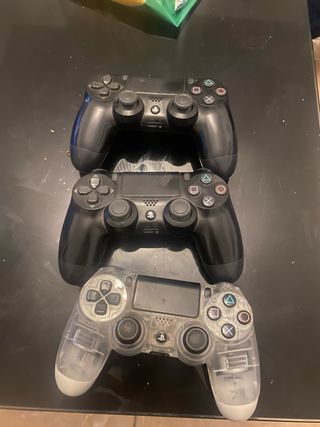 PS4 + 3 mandos + PS4 piezas