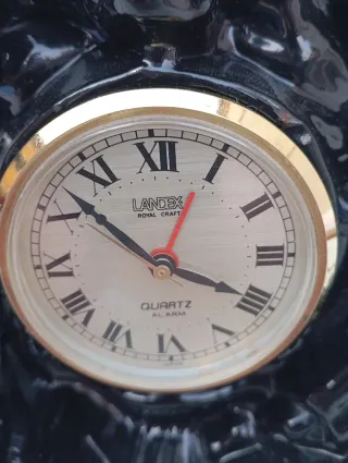 Orologio in ceramica nero con figure