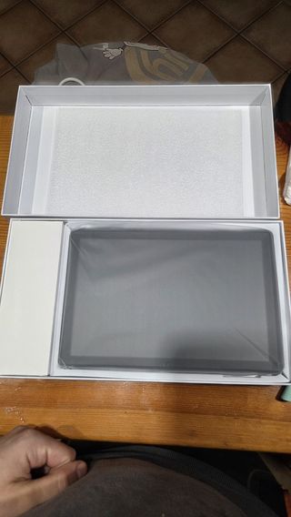 Tablet azul/gris con teclado, funda y ratón