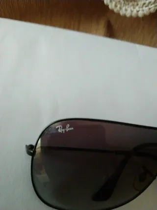 Occhiali da sole Ray-Ban da uomo autentici. 32. 11