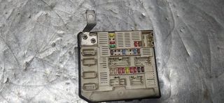 CAJA RELES / FUSIBLES RENAULT MEGANE II FAMILIAR Dynamique   |   07.04 - ...
