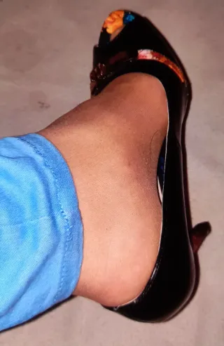 Zapatos de tacón alto negros y multicolor talla 38