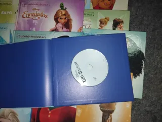 Lote de cuentos ilustrados y DVDs de Disney