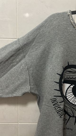 Sudadera gris ojo