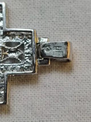 COLGANTE CRUZ PLATA CON CIRCONITAS