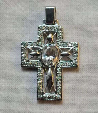 COLGANTE CRUZ PLATA CON CIRCONITAS