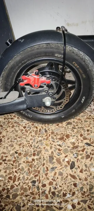 Patinete eléctrico 12 pulgadas casi nuevo,C MÓVIL