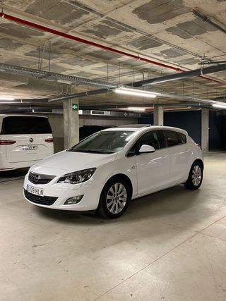 Opel Astra 2012