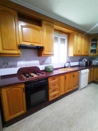 Cocina de roble en buen estado