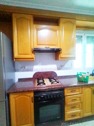Cocina de roble en buen estado