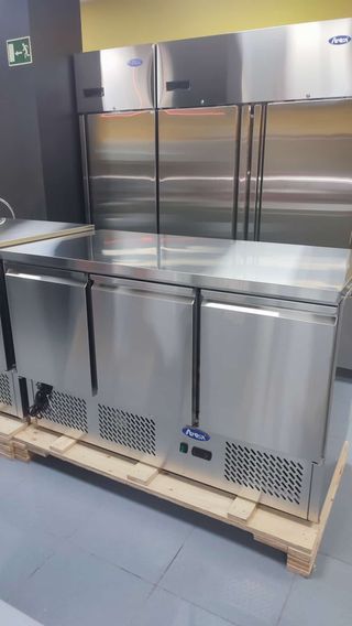 Mesa Refrigerada 3 Puertas Acero Inox ATOSA