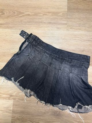 Falda vaquera corta con cinturón