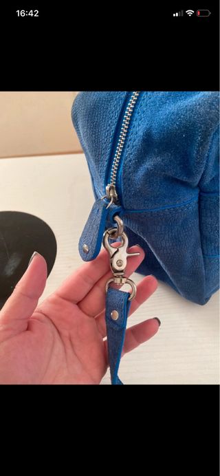 Bolso de piel azul