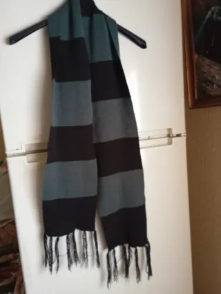 Bufanda de rayas negra y verde