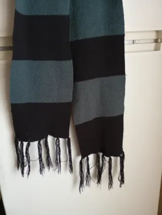 Bufanda de rayas negra y verde