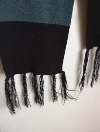 Bufanda de rayas negra y verde