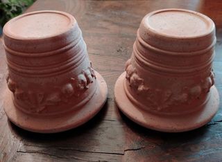 2 piccoli vasi in cotto decorati