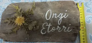 Eguzkilore artesanal sobre madera vieja,OngiEtorri