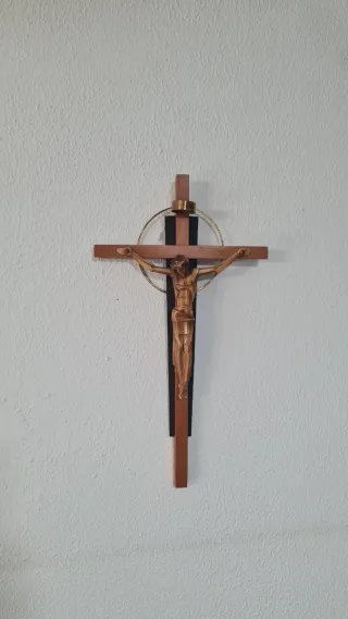 Crucifijo de Pared madera y cerámica INRI