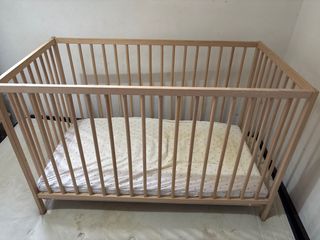 Cuna de madera para bebé