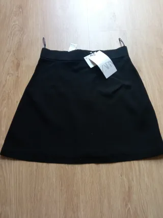 Falda negra Zara