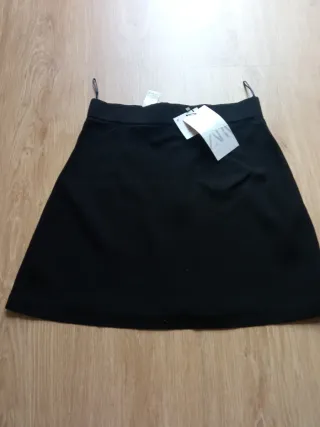 Falda negra Zara