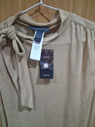 Camiseta Mango Cuello Halter Dorado