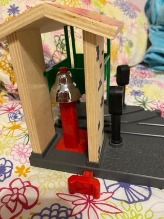 Caseta cambio de vías tren madera