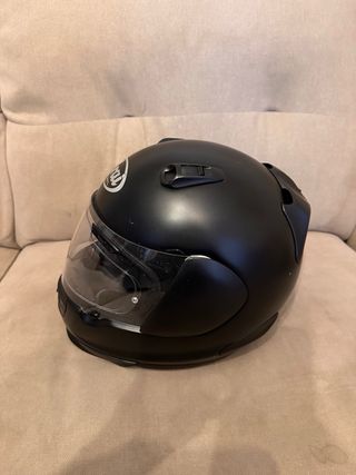 Casco de moto Arai negro mate