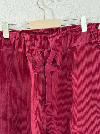 Pantalones cortos rojos de pana