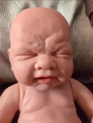 Muñeco realista bebé con ropa y accesorios