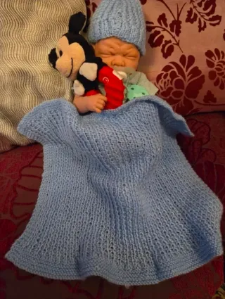 Muñeco realista bebé con ropa y accesorios