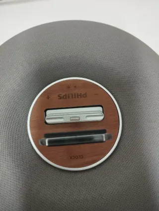 Radio Reloj Philips Dock Gris y Blanco