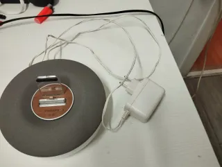 Radio Reloj Philips Dock Gris y Blanco