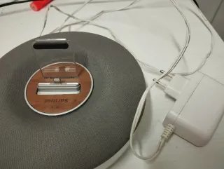 Radio Reloj Philips Dock Gris y Blanco