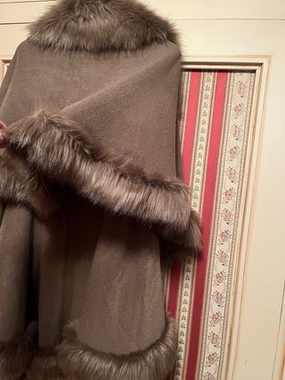 Capa abrigo elegante lana y pelo sintético