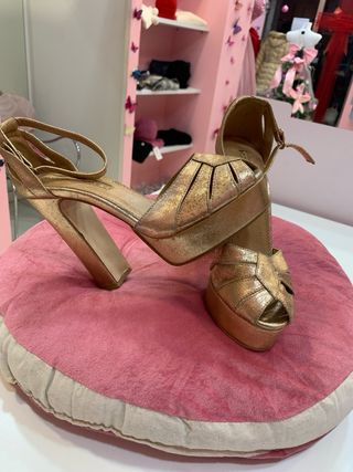 Sandalo donna con plateau oro